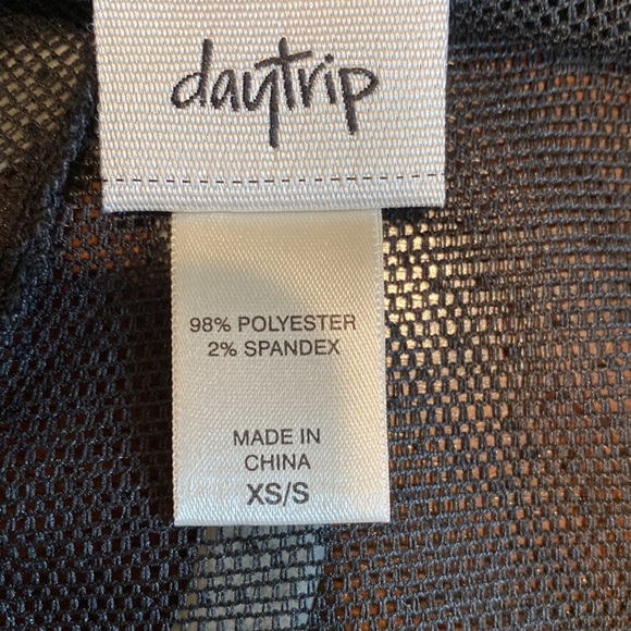 NWOT Daytrip Black Mesh Kimono - Picture 7 of 7